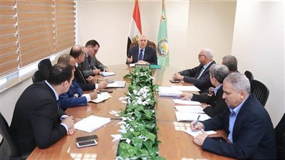 القصير يبحث تطبيق نظام الـ GPS في نقل الأسمدة 