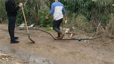  إزالة التعديات على شبكة مياه الشرب بالمناطق التابعة المندرة 