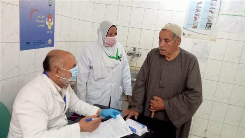 علاج المواطنين بقافلة