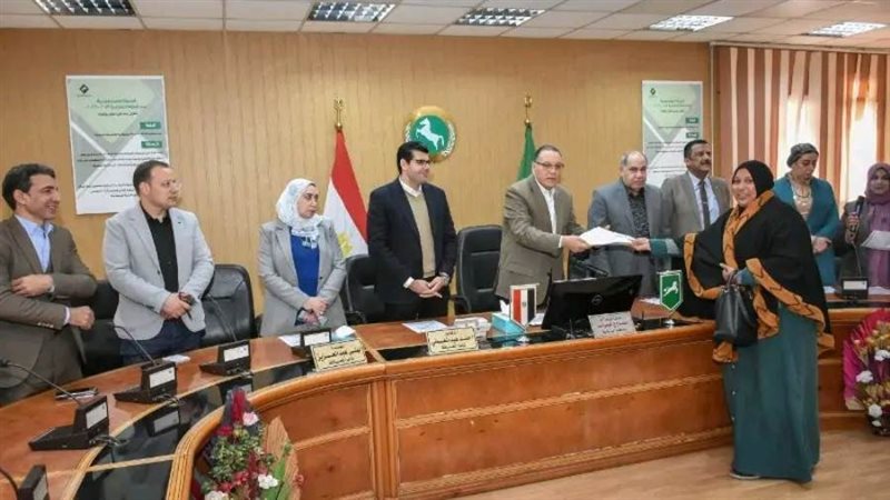 تسليم عقود الوحدات