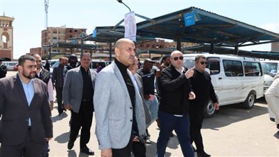 محافظ بني سويف يتابع انتظام الخدمة بمواقف السيارات بعد إقرار التعريفة الجديدة