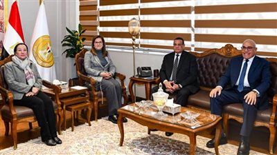 وزراء التخطيط والبيئة والتنمية يوقعون عقود تنفيذ مشروعات بـ565 مليون جنيه