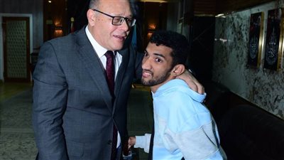 جامعة سوهاج تسلم ٣ طلاب من قادرون باختلاف أجهزة تعويضية