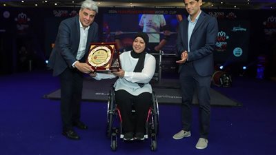 اللجنة البارالمبية تُكرم فاطمة عمر في حضور رئيس الاتحاد الدولي لرفع الأثقال البارالمبي 