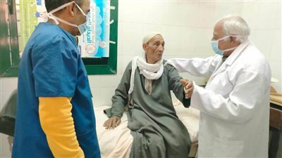 صحة المنيا توقع الكشف بالمجان على1709حالات خلال قافلة طبية بقرية دفش في سمالوط