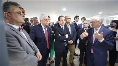 وزير التعليم العالي والسفير الفرنسي يتفقدان بدء أعمال إنشاء الحرم الجديد للجامعة الفرنسية