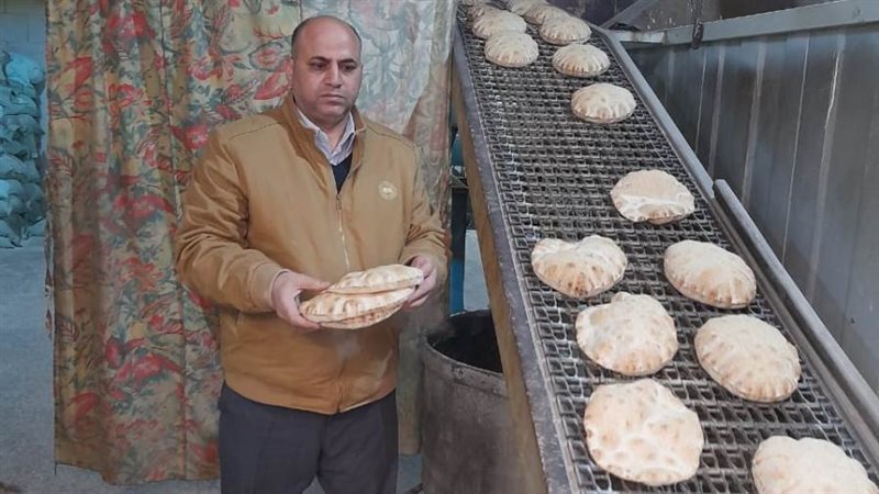 ضبط مخبزين تصرفا