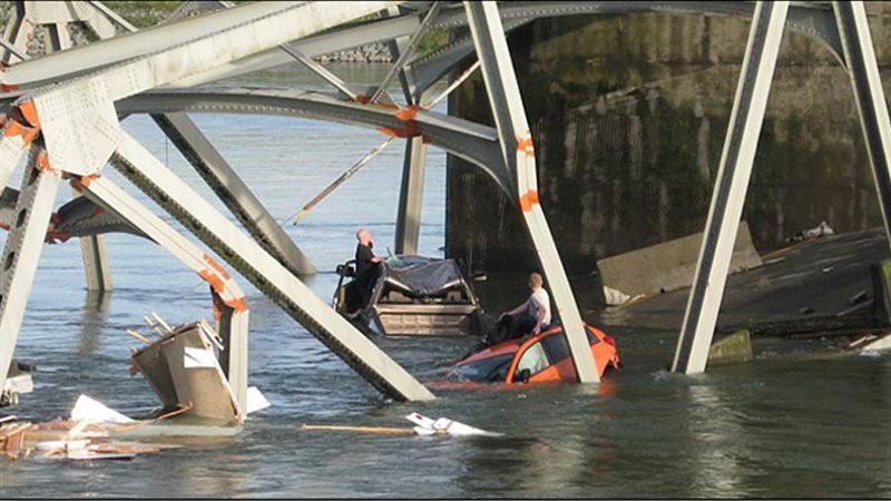 انهيار جسر بالتيمور