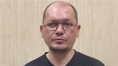   عاجل.. المذيع الشهير وقع في 