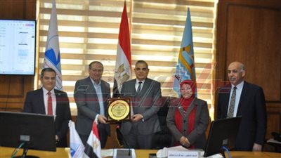 رئيس جامعة كفر الشيخ يُكرم الكليات الفائزة بمسابقة أفضل كلية صديقة للبيئة
