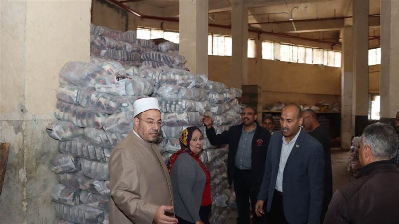 توزيع سكر وأرز على