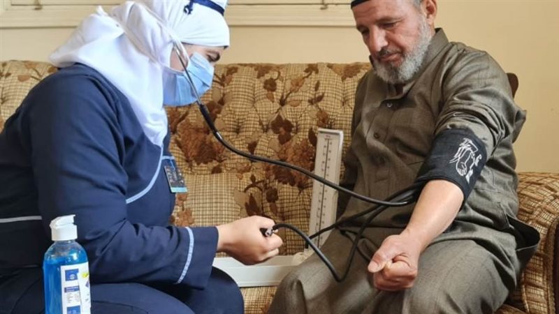 فحص أحد المنتفعين