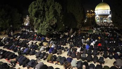 عاجل.. 150 ألف مصل يؤدون العشاء والتراويح في المسجد الأقصى المبارك