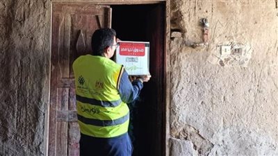توزيع 9600 كرتونة غذائية فى 36 قرية ببني سويف