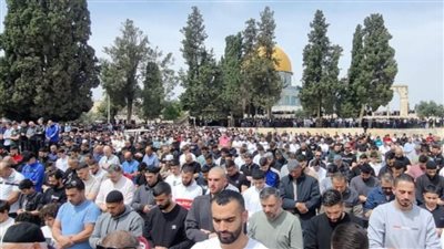 125 ألف فلسطيني يؤدون صلاة الجمعة الثالثة من رمضان في المسجد الأقصى