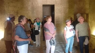 المناطق الأثرية بالمنيا تستقبل وفدًا سياحيًا متعدد الجنسيات