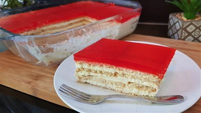 طريقة عمل كيك البسكويت بالمهلبية والجيلي