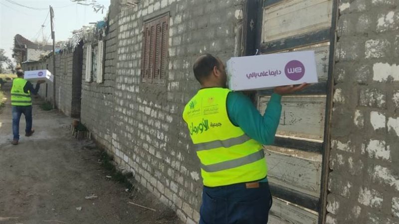 توزيع 4000 كرتونة