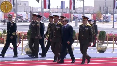 عاجل| الرئيس السيسي يضع إكليلا من الزهور بالنصب التذكاري بالعاصمة الإدارية