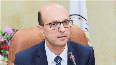 رئيس جامعة أسيوط يعين وكيلين وثلاثة من رؤساء الأقسام بكليات الجامعة