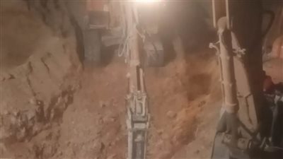 محافظ المنيا يتابع تداعيات حادث وفاة شاب اثر سقوطه في بئر بالظهير الصحراوي لاستخراج جثمانه.. صور