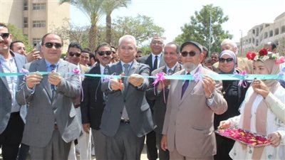 رئيس جامعة المنيا يفتتح معرض الربيع بعنوان الزهور معنى ومغنى بكلية الزراعة