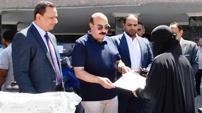 محافظ أسوان يسلم المساهمات المقدمة من مؤسسة مصطفى وعلى أمين الخيرية بواقع 3 ملايين جنيه 