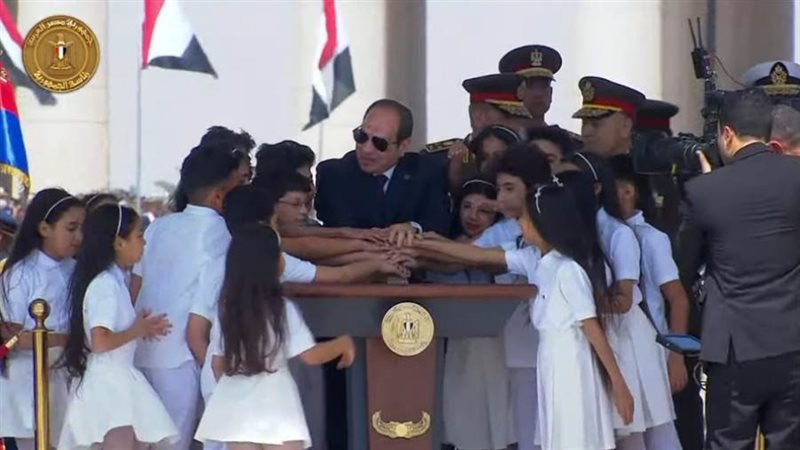 الرئيس السيسي يرفع