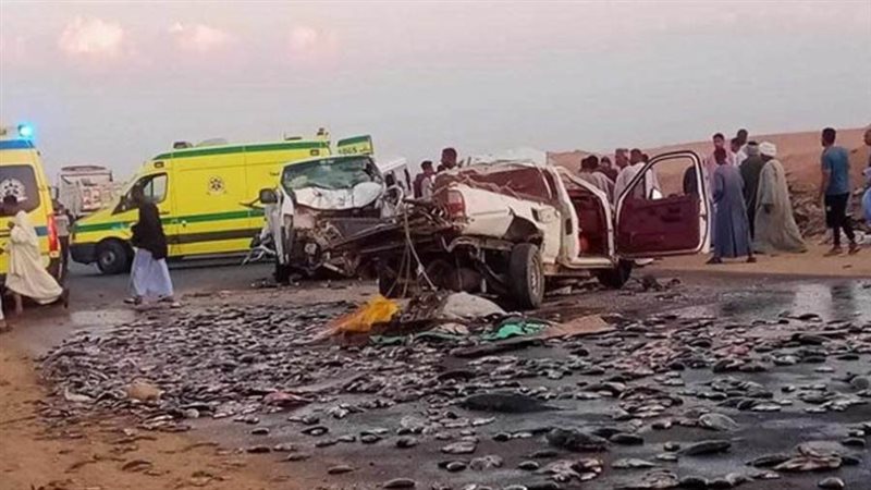 تصادم سيارة نقل بأسوان