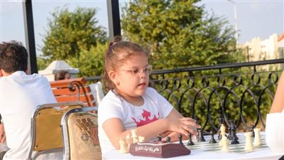 طفلة مصرية تحتل المركز الثالث عالميًا في التصنيف العالمي للشطرنج