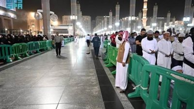 انسيابية المصلين والزوار بالمسجد النبوي.. خطة متكاملة تكشف عن مهارة عالية في إدارة الحشود البشرية