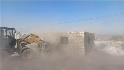 إزالة 5 حالات تعد على أراضٍ زراعية ومخالفة بناء بأسيوط