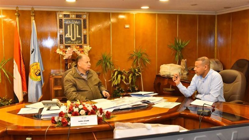 جانب من لقاء المحافظ