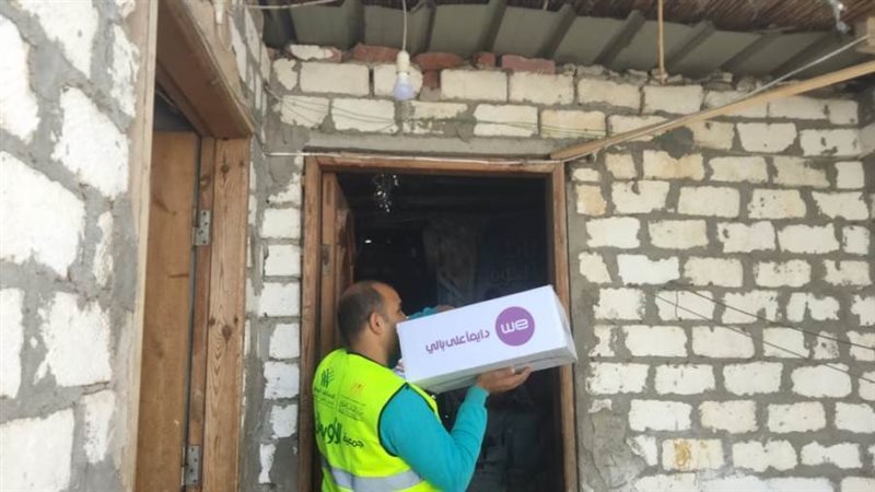 توزيع 800 كرتونة