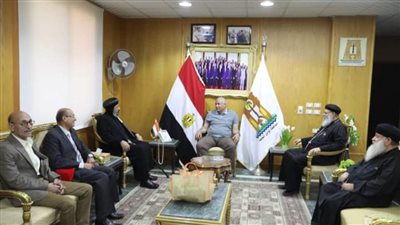 الأنبا أرسانيوس أسقف الوادي الجديد والواحات يقدم التهنئة بعيد الفطرالمبارك لمحافظ الوادي الجديد