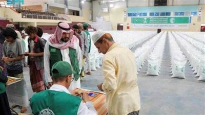 مركز الملك سلمان للإغاثة يدشن مشروع زكاة الفطر في 8 محافظات يمنية