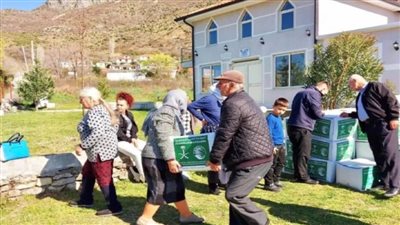 مركز الملك سلمان للإغاثة يوزع السلال الغذائية في ألبانيا وإندونيسيا وجنوب إفريقيا