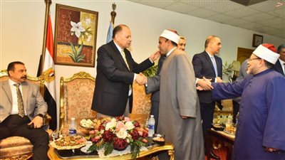 محافظ أسيوط يستقبل المهنئين بعيد الفطر المبارك