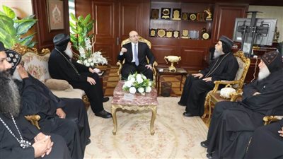 محافظ بني سويف يتلقى التهاني بعيد الفطر المبارك من قيادات الكنائس والأديرة