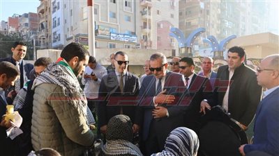 محافظ كفر الشيخ يشارك أطفال 