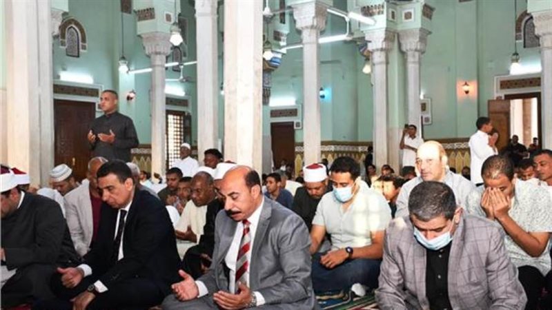 محافظ أسوان يؤدي