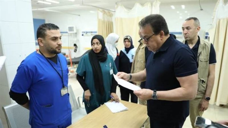 وزير الصحة في مستشفى
