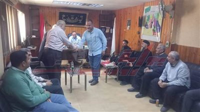 وفد كنيسة مارجرجس يهنئ رئيس مدينة سيدي سالم بعيد الفطر المبارك