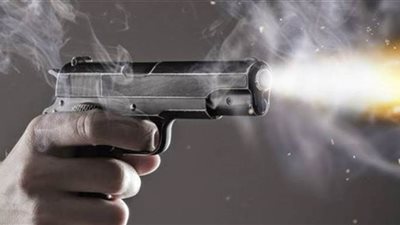 أثناء تنفيذ حكم رؤية طفلته.. شخص ينهي حياة مواطن بسلاح ناري ويصيب طليقته وطفلًا آخر بكفر الدوار 