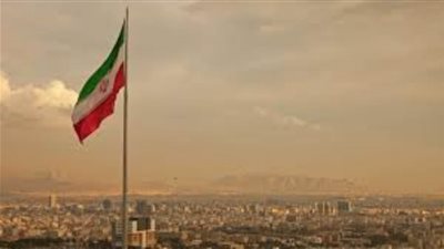طهران تهدد واشنطن بمهاجمة قواتها بالمنطقة إذا تدخلت في صراعها ضد إسرائيل