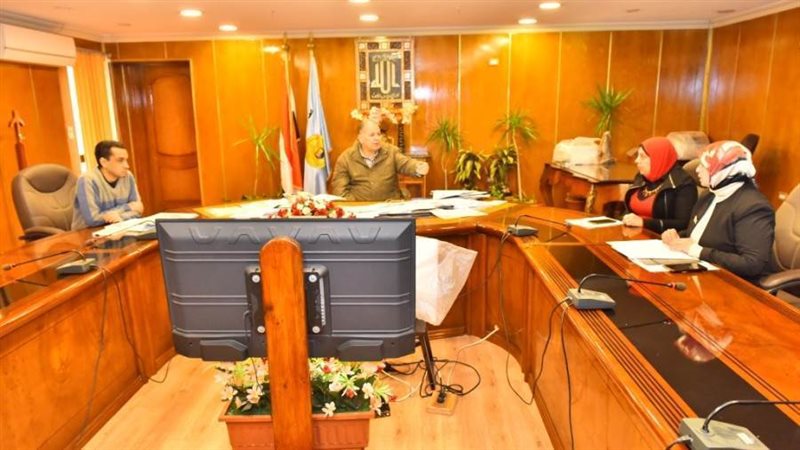 اجتماع محافظ أسيوط