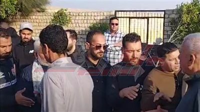 تشييع جنازة والد اللاعب وليد سليمان من مسقط رأسه ببني مزار.. صور