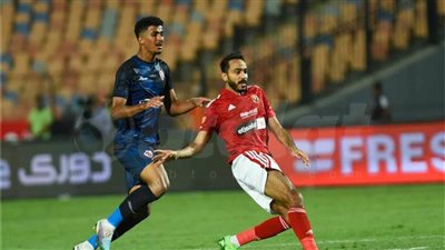 تعرف على معلقا مباراة القمة بين الأهلى والزمالك الليلة