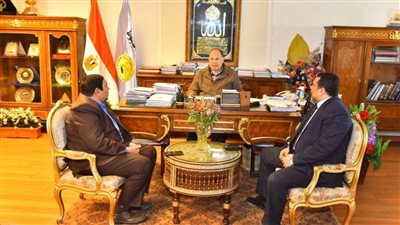 محافظ أسيوط يتابع جهود ترشيد استهلاك الكهرباء وخطط تخفيف الأحمال المؤقتة 