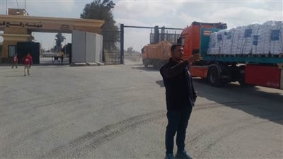شاحنات مساعدات صناع الخير  تعبر معبر رفح وصولا لقطاع غزة 